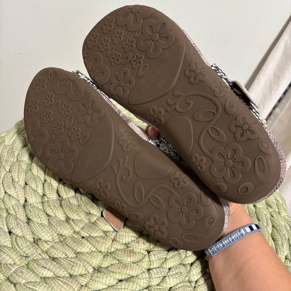 L’Artiste Kindness Gray/White Leather Floral Toe Ring Slide Comfort Sandal NWOB - Picture 9 of 10